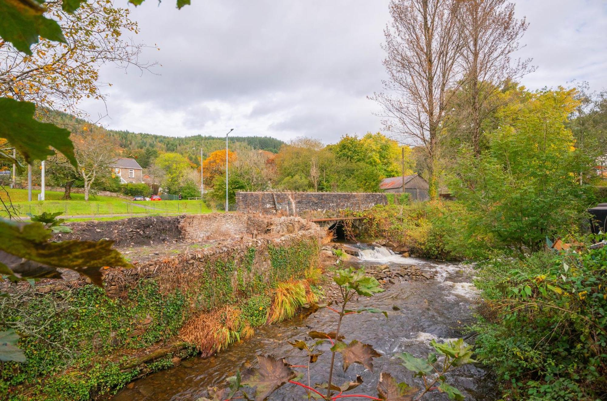 Riverside Great House In The Afan Forest Bike Park By Staystaycations Glyncorrwg Exterior foto